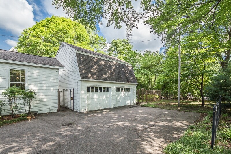 More Photos Of 7642 Poplar Pike, Germantown Office For Sale