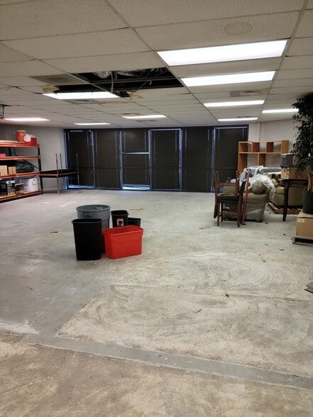 More Photos Of 10737 Gulfdale St, San Antonio Manufacturing For Lease