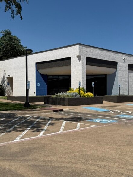 More Photos Of 1220 E Campbell Rd E, Richardson Unknown For Lease