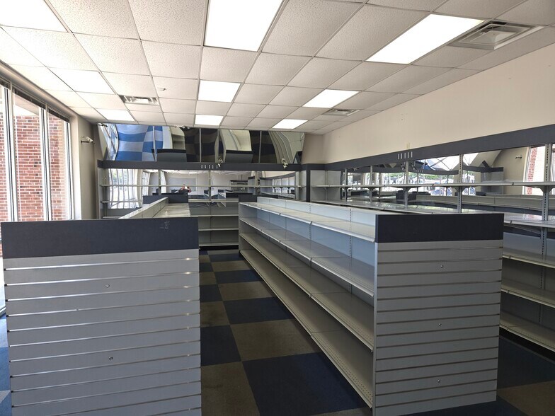 More Photos Of 3002 Lee Hwy, Bristol Freestanding For Lease