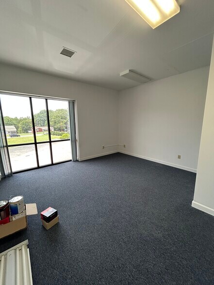 More Photos Of 1934 16th St NE, Hickory Freestanding For Lease