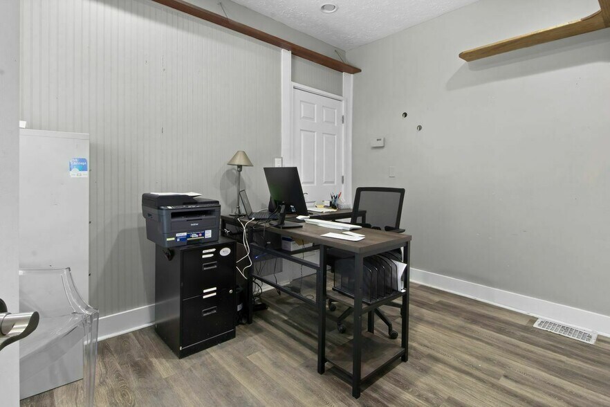 More Photos Of 10620 Bellefontaine St, Carmel Office For Sale