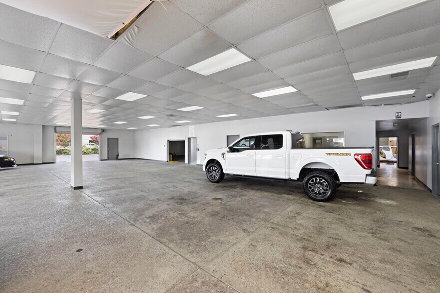 More Photos Of 820 Beckman Rd, Lodi Auto Repair For Lease