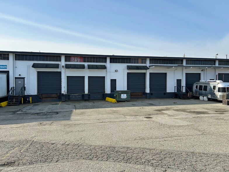 More Photos Of 3815-3835 1st Av, Burnaby Warehouse For Lease