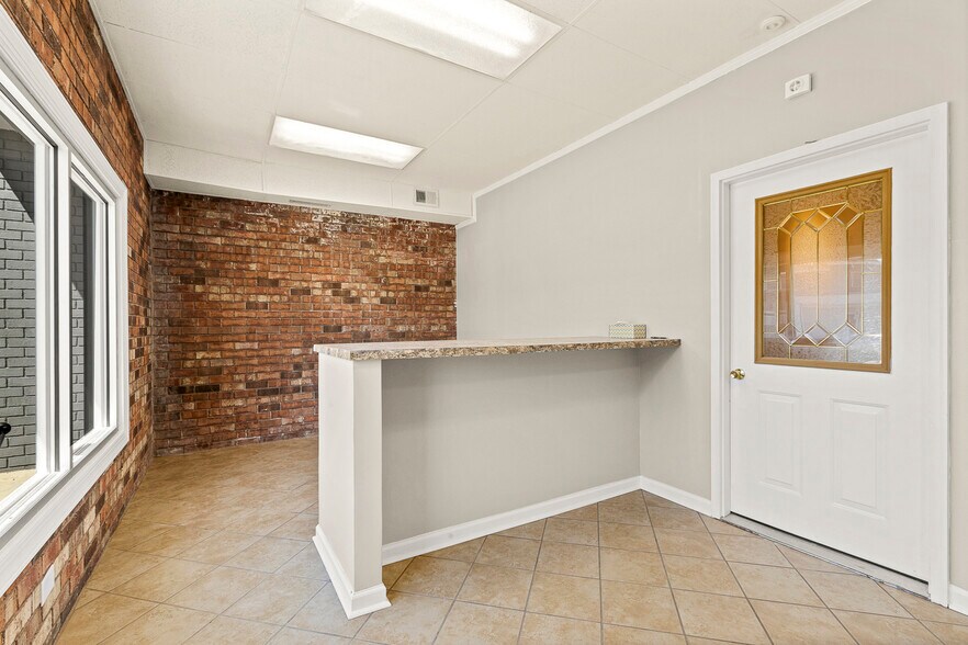 More Photos Of 150 N Steele St, Sanford Office For Sale