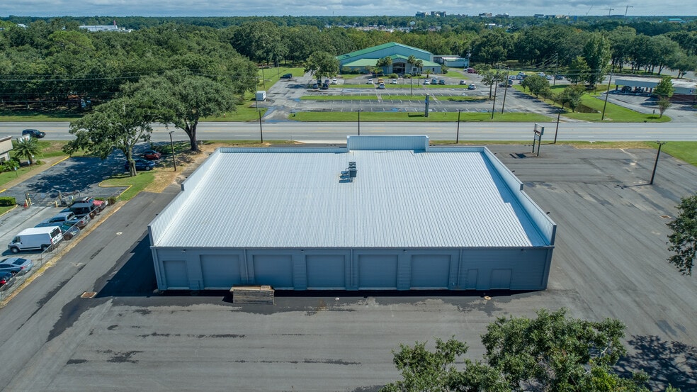 More Photos Of 5901 N W St, Pensacola General Retail For Sale
