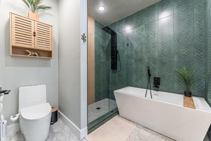 More Photos Of 13870 HWY 279, Gravette Flex For Sale