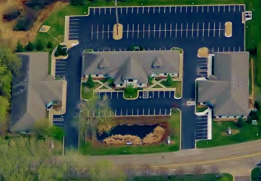More Photos Of 2145-2165 Woodlane Dr, Woodbury Office For Lease