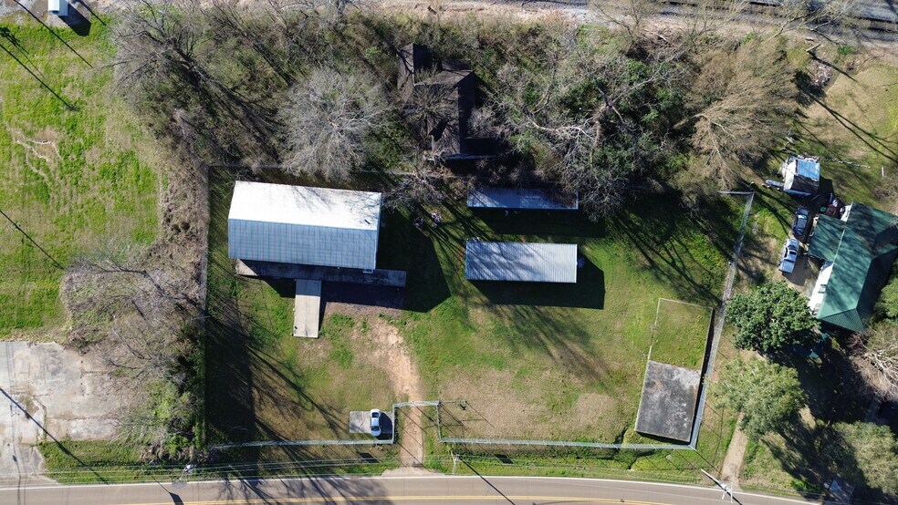 More Photos Of 203 Vicksburg St, Edwards Flex For Sale