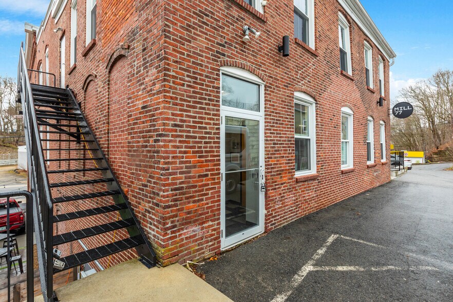 More Photos Of 77 Elm St, Amesbury Loft Creative Space For Lease