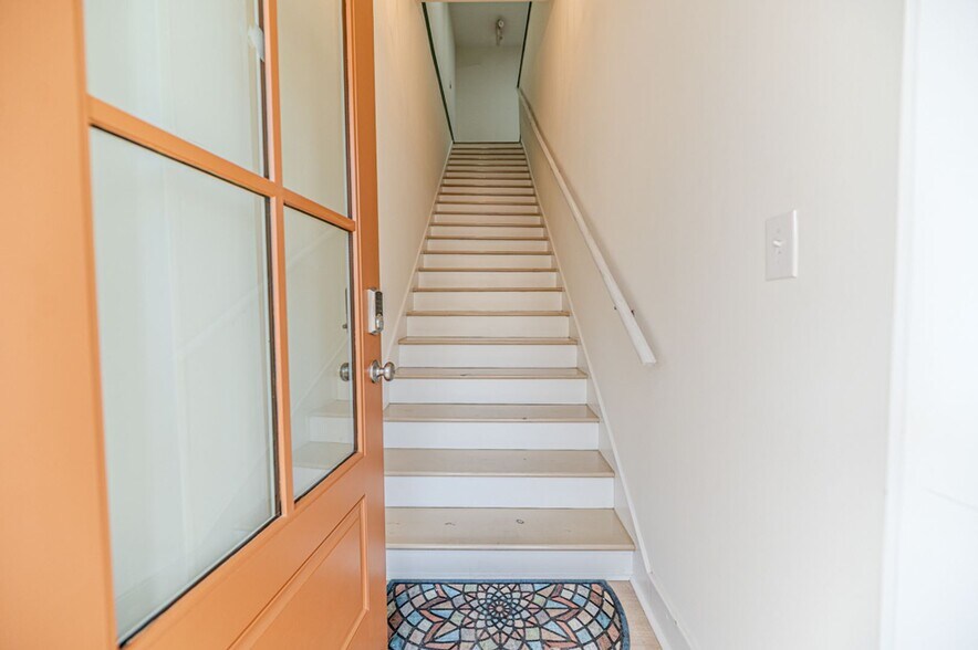 More Photos Of 200-208 S Steele St, Sanford Storefront For Lease