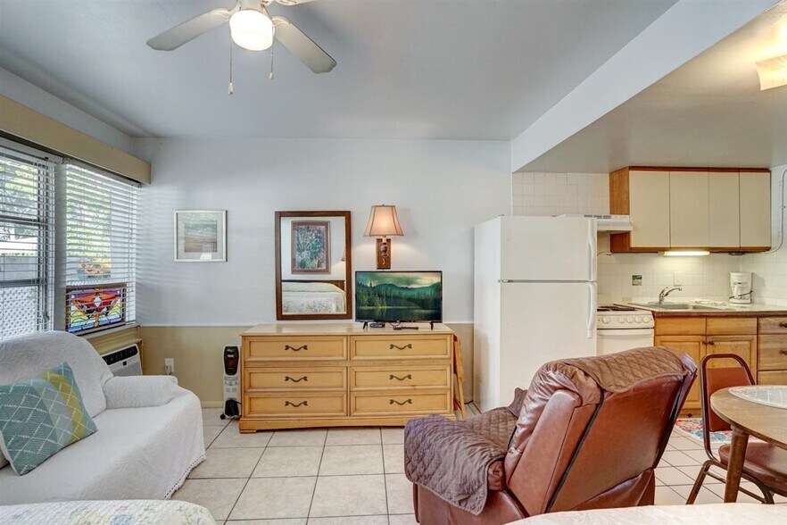 More Photos Of 1064 Broadway, Dunedin Hotel For Sale