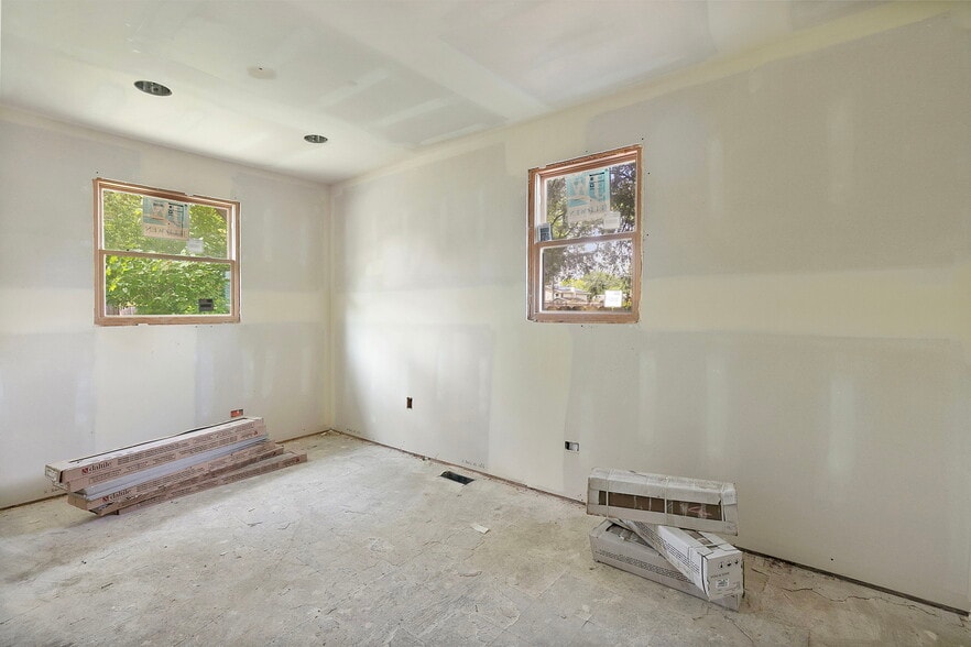 More Photos Of 618 Barron Blvd, Grayslake Medical For Sale