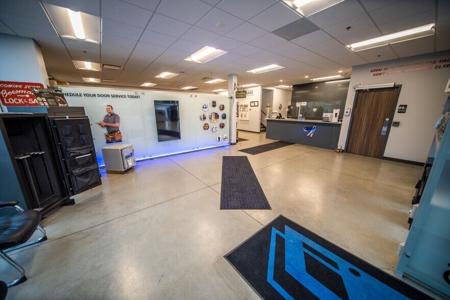 More Photos Of 1820 14th St NW, Rochester Showroom For Sale