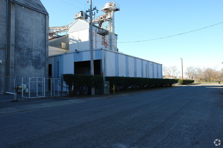 More Photos Of 2020 Esplanade Rd, Chico Light Manufacturing For Sale