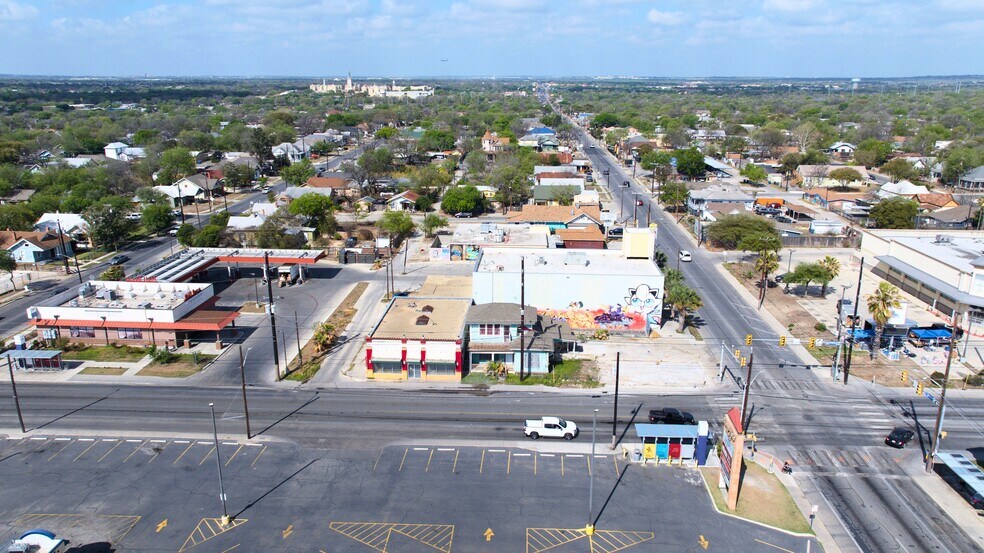 More Photos Of 2902 W Commerce St, San Antonio Freestanding For Sale