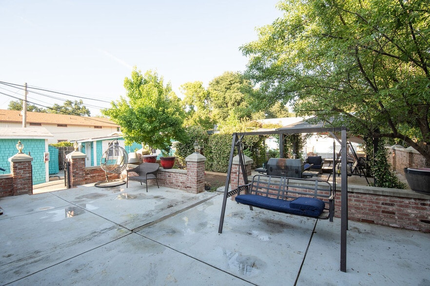 More Photos Of 18239 Main St, Jamestown Hotel For Sale