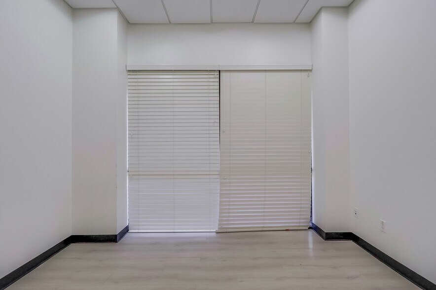 More Photos Of 5947-5951 Variel Ave, Woodland Hills Office For Sale