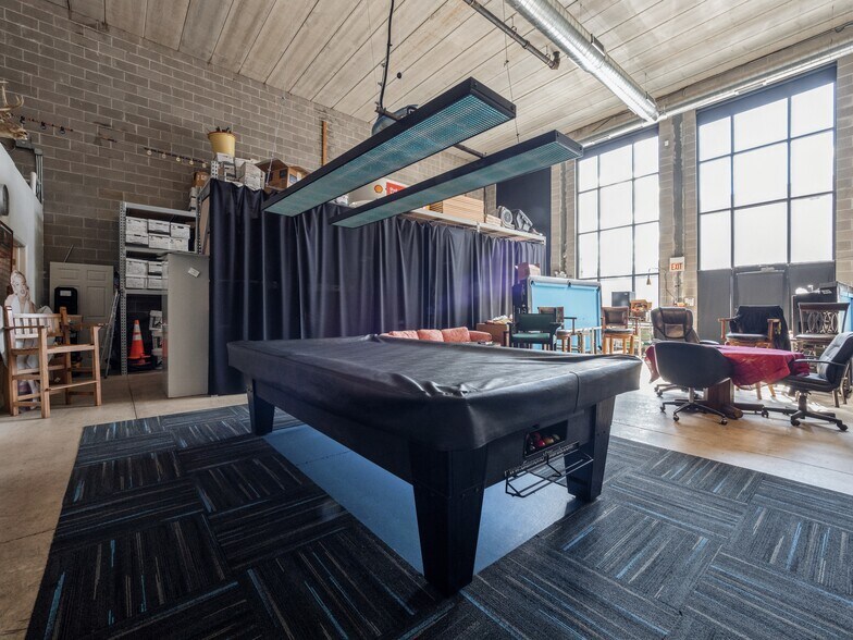 More Photos Of 4650-52 Lawrence, Chicago Office For Sale