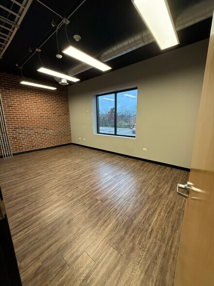 More Photos Of 929 Childs St, Wheaton Warehouse For Lease