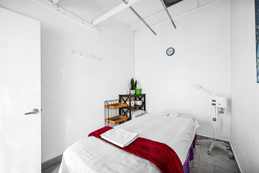 More Photos Of 2301 Wilton Dr, Wilton Manors Apartments For Sale