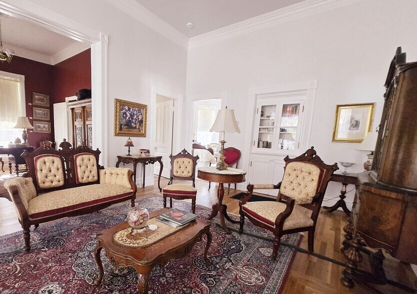 More Photos Of 11 E Main St, Winters Office Residential For Lease