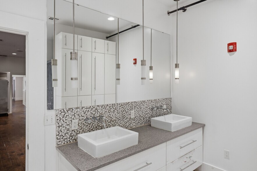 More Photos Of 122 E Randolph Ave, Enid Storefront Retail Residential For Sale