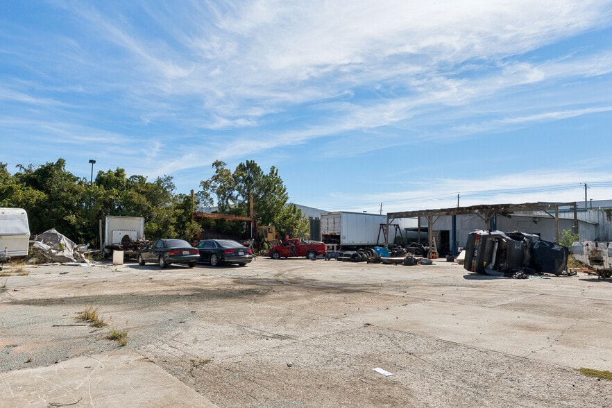 More Photos Of 1304 W 19th St, Panama City Auto Repair For Sale