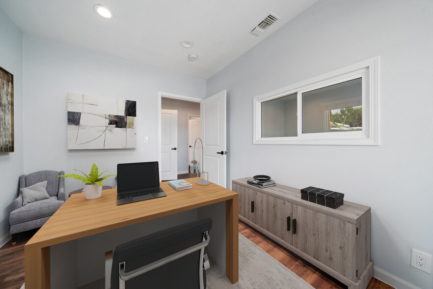 More Photos Of 2283 N Batavia St, Orange Contractor Storage Yard For Sale