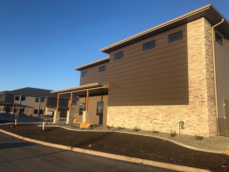 More Photos Of 3253 42nd St S, Fargo Office For Lease