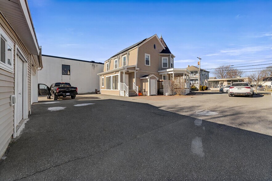 More Photos Of 982 Mineral Spring Ave, North Providence Office For Sale