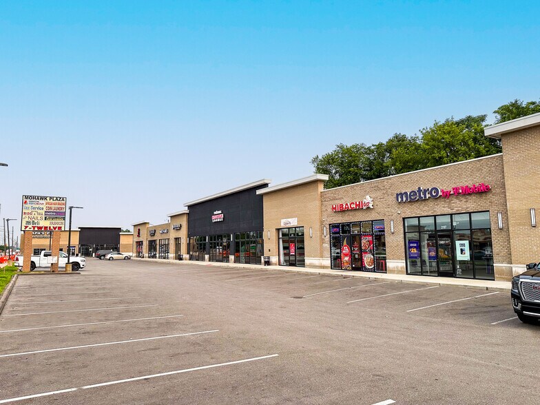 More Photos Of 2005-2201 E 8 Mile Rd, Warren Unknown For Lease