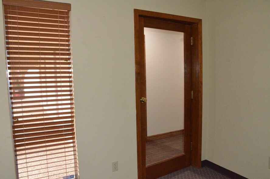 More Photos Of 212 E Houston St, Cleveland Office For Lease