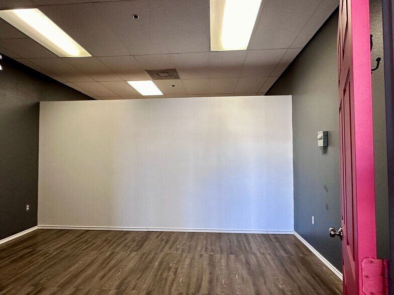 More Photos Of 8142 Shin Oak Dr, San Antonio Unknown For Lease