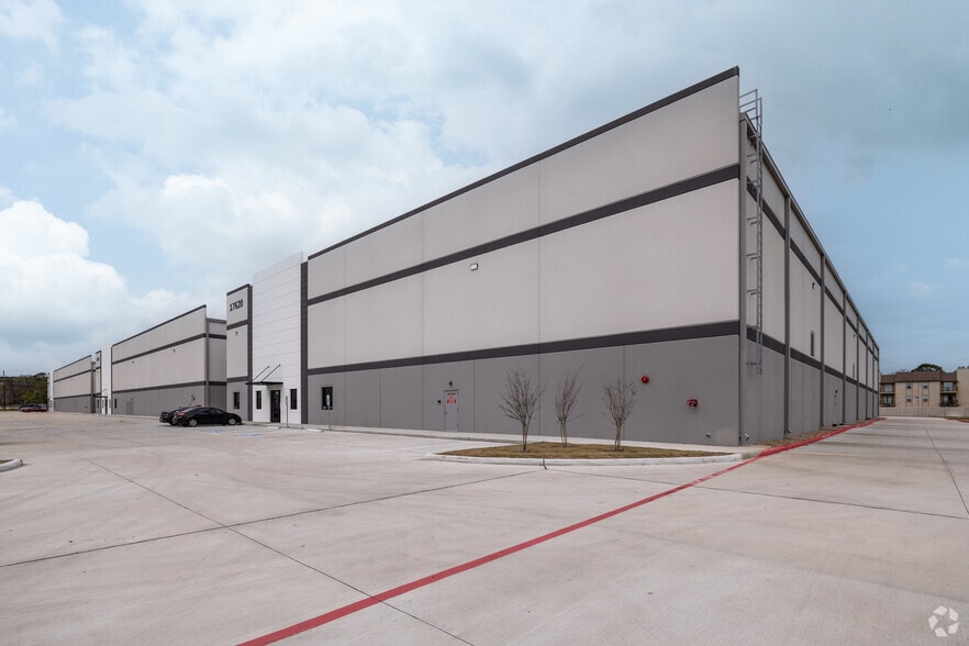 More Photos Of 17620 Eastex Fwy, Humble Industrial For Sale
