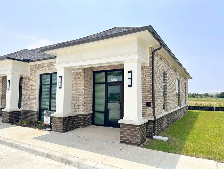 More Photos Of 1630 W Prosper Trl, Prosper Unknown For Lease