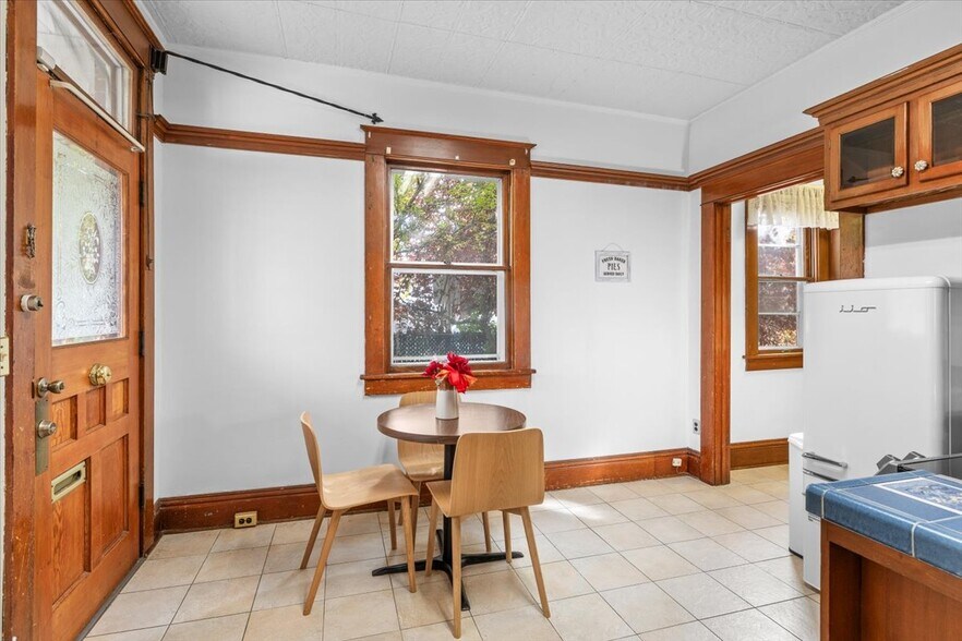 More Photos Of 139 SW I St, Grants Pass Specialty For Sale