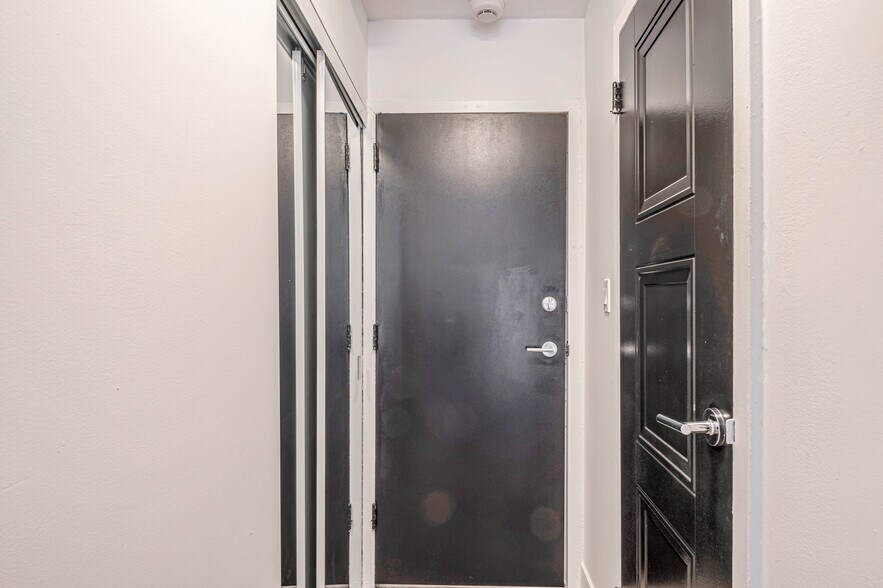 More Photos Of 105 Rue Milton, Montréal Apartments For Sale