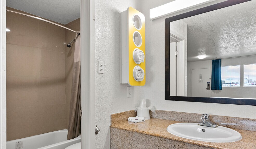 More Photos Of 15725 Bammel Village Dr, Houston Hotel For Sale