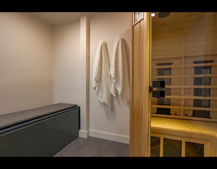 More Photos Of 1217 S Railroad Ave, San Mateo Showroom For Sale