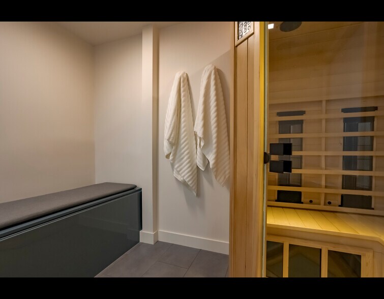 More Photos Of 1217 S Railroad Ave, San Mateo Showroom For Sale
