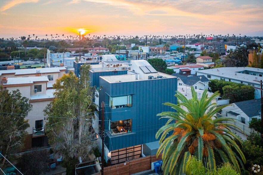 More Photos Of 2478 Penmar Ave, Venice Dormitory For Sale