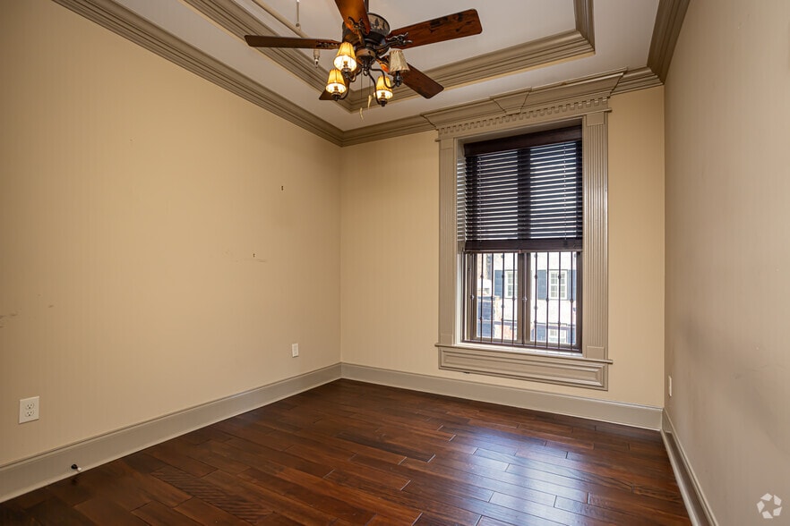 More Photos Of 431-433 Gravier St, New Orleans Apartments For Sale