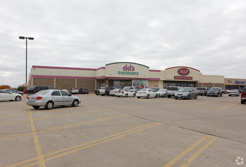 Primary Photo Of 817 W Pioneer Pky, Grand Prairie Unknown For Lease