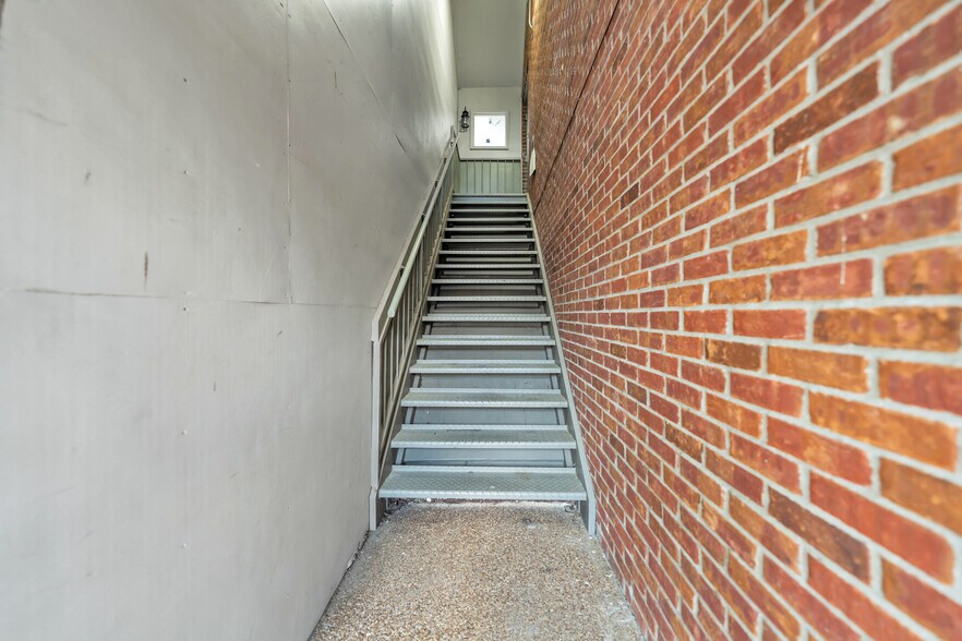 More Photos Of 751 Walnut Knoll Rd, Cordova Office For Sale