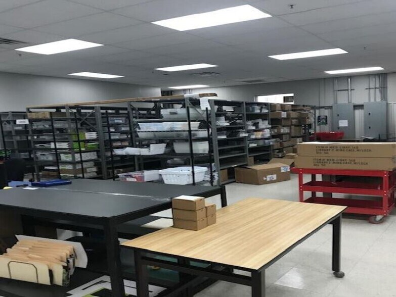 More Photos Of 8701 Castle Park Dr, Indianapolis Light Distribution For Sale