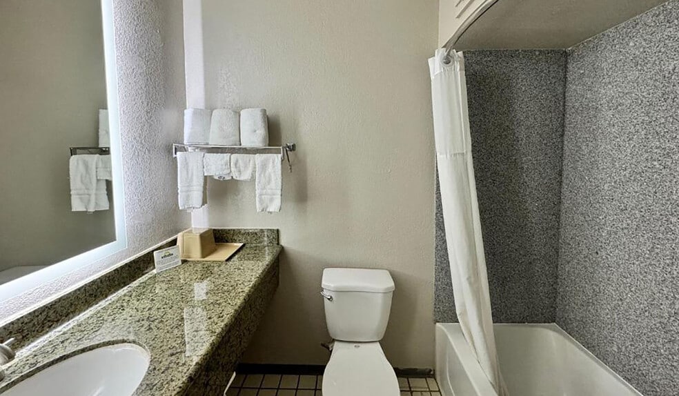 More Photos Of 600 E Broadway St, Van Horn Hotel For Sale