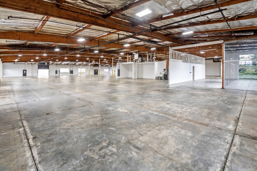 More Photos Of 10150-10200 Jefferson Blvd, Culver City Warehouse For Lease