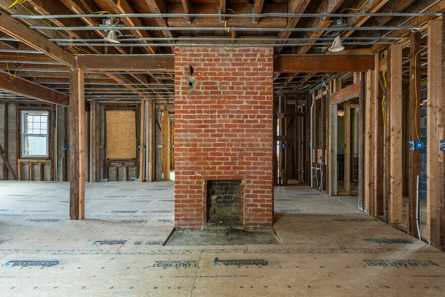 More Photos Of 5 All Souls Cres, Asheville Freestanding For Lease