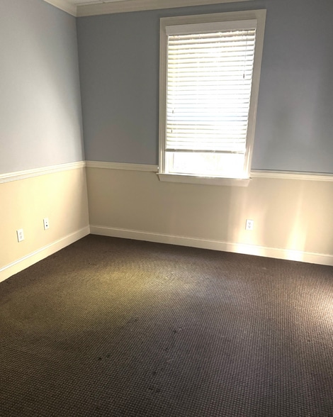 More Photos Of 1905 Woodstock Rd, Roswell Office For Lease